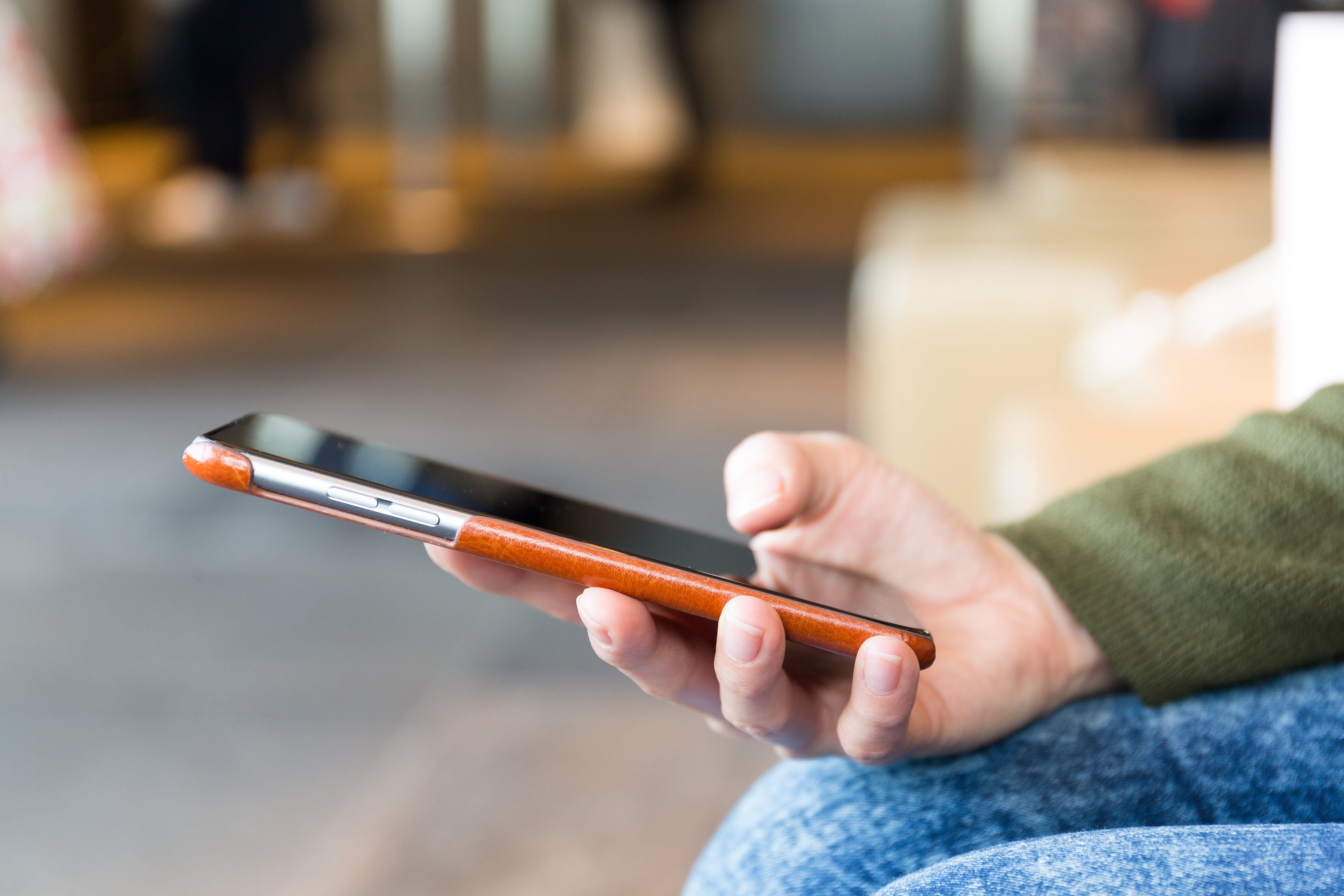 Using smart phone to generate sales with TikTok ads.
